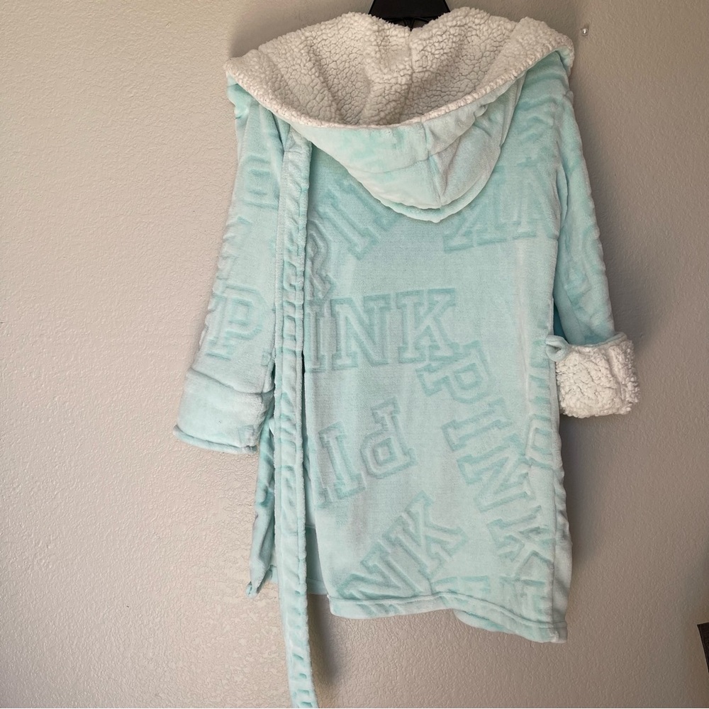 Pink Victoria’s Secret hooded robe SZ XS - Picture 2 of 8
